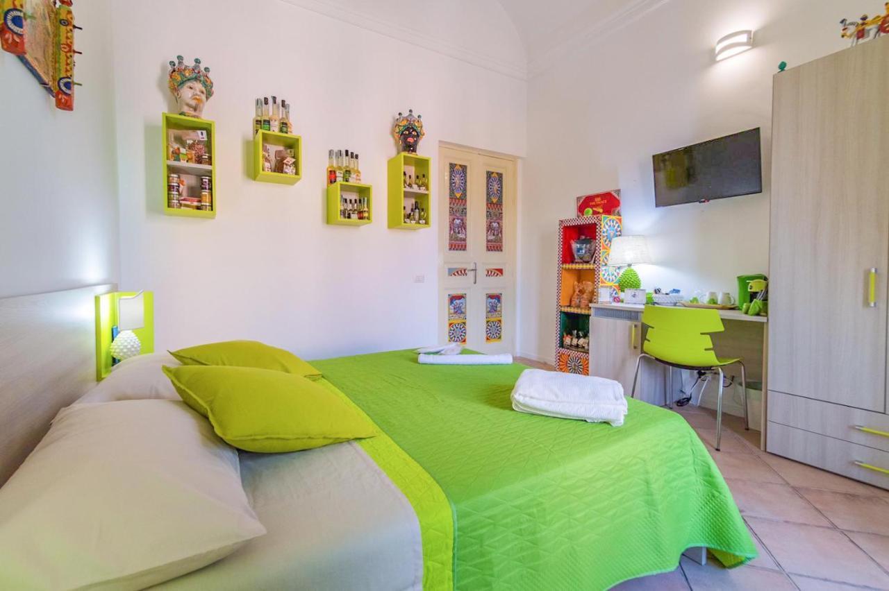 The Palace B&B And Apartments Santo Stefano di Camastra Ngoại thất bức ảnh