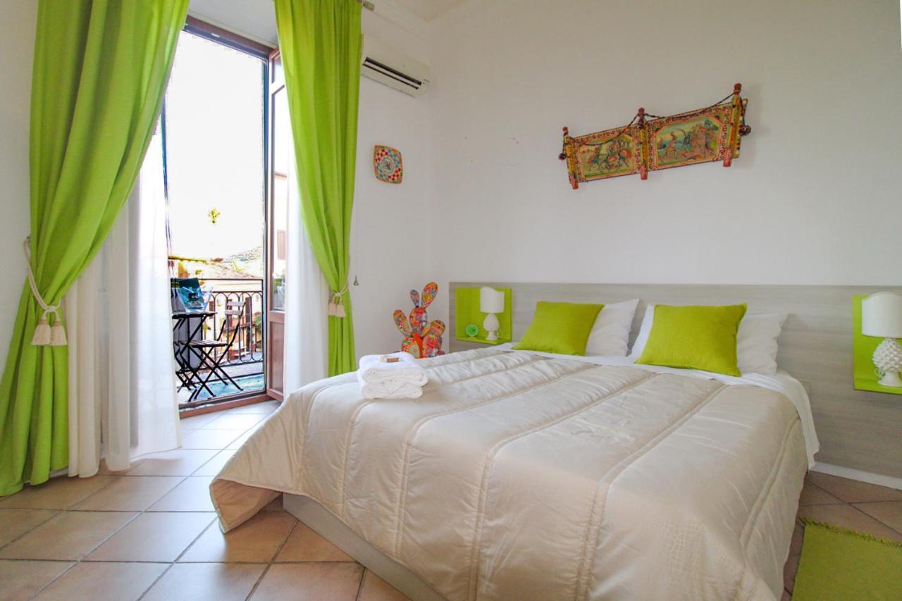 The Palace B&B And Apartments Santo Stefano di Camastra Ngoại thất bức ảnh