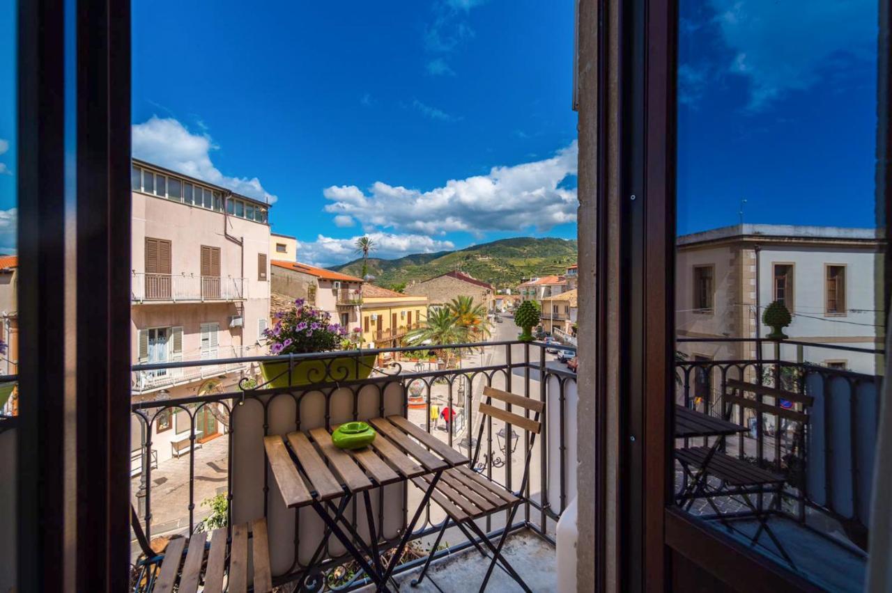 The Palace B&B And Apartments Santo Stefano di Camastra Ngoại thất bức ảnh