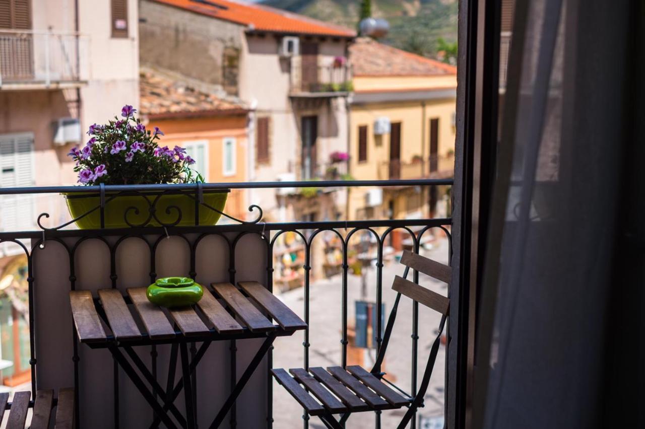 The Palace B&B And Apartments Santo Stefano di Camastra Ngoại thất bức ảnh