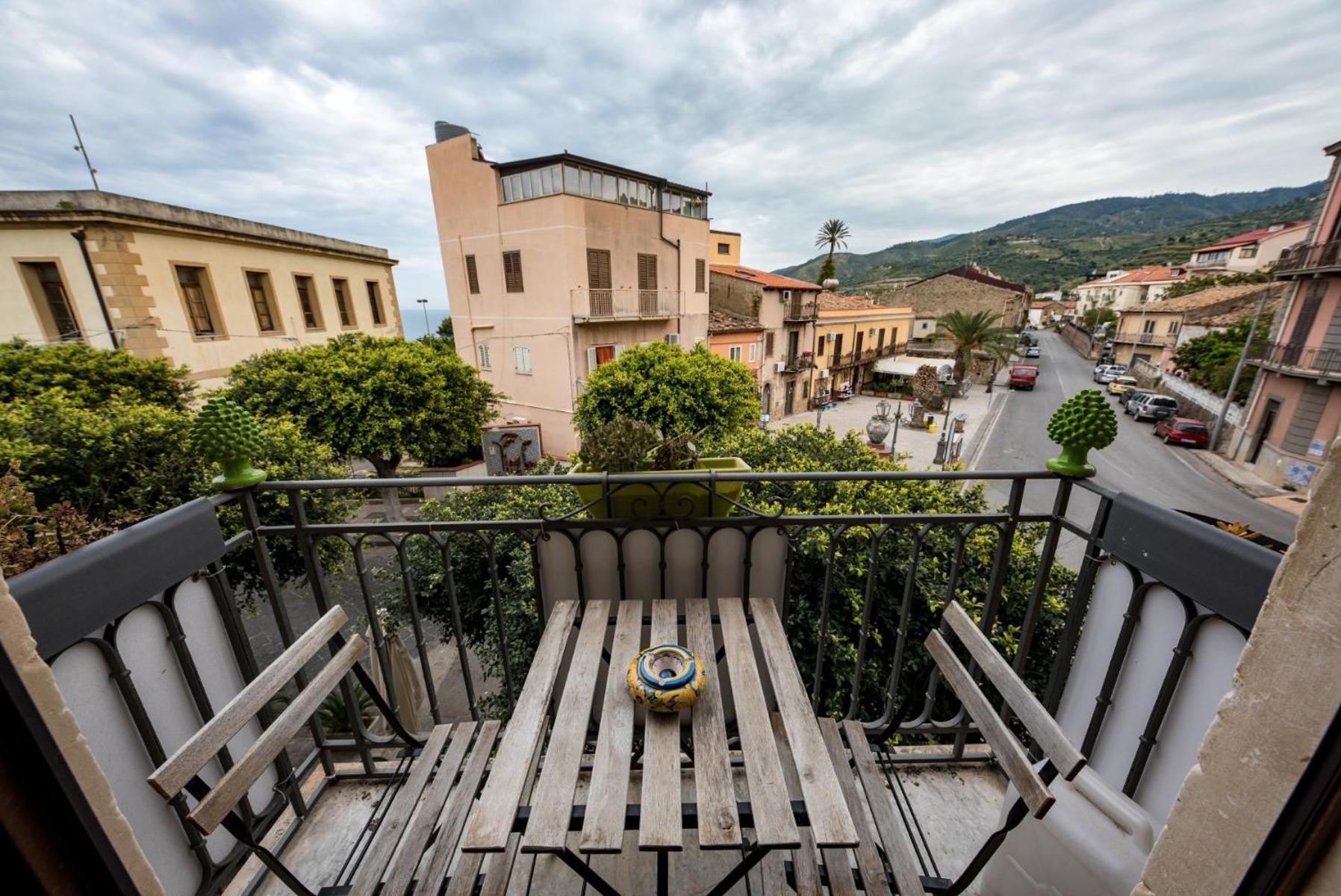 The Palace B&B And Apartments Santo Stefano di Camastra Ngoại thất bức ảnh